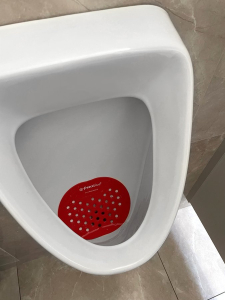 SCHWAB FRESCOBLUE sítko pro urinál 168x140 mm, červená 6003900401